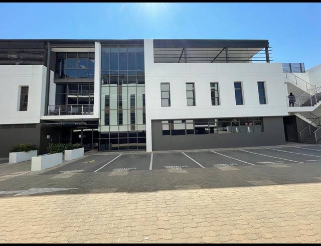 1,006M² OFFICE TO LET IN BRYANSTON